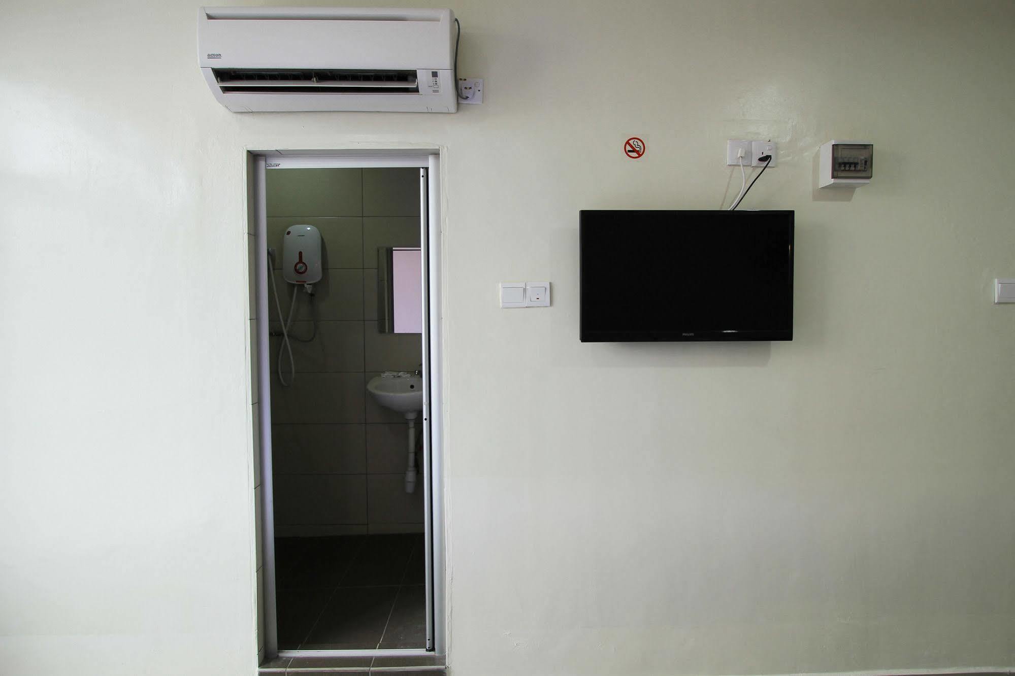 Max Inn Hotel ปาริตราจา ภายนอก รูปภาพ