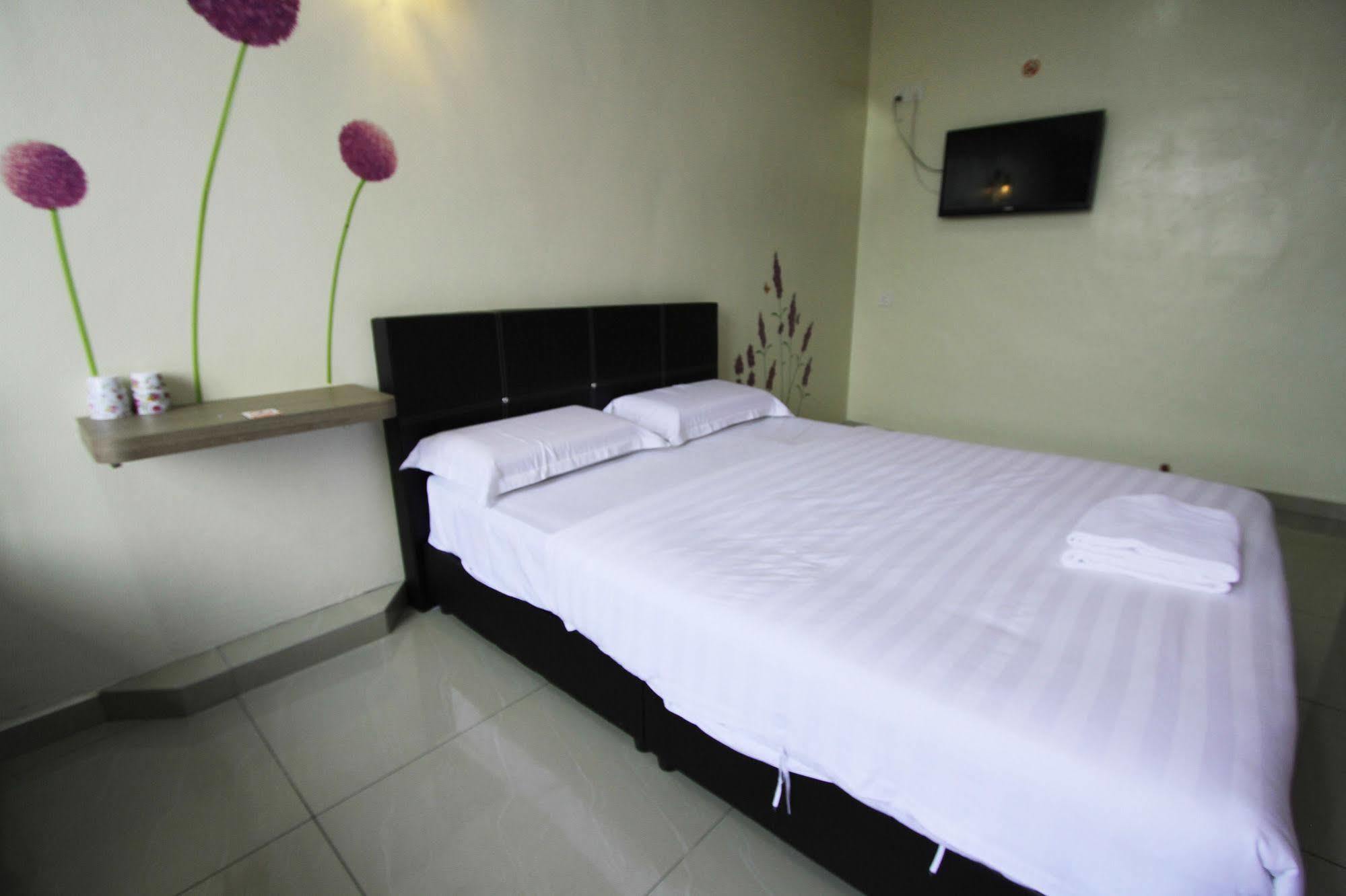 Max Inn Hotel ปาริตราจา ภายนอก รูปภาพ