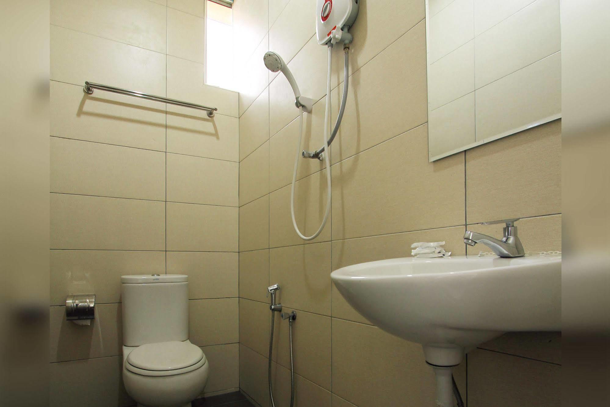 Max Inn Hotel ปาริตราจา ภายนอก รูปภาพ