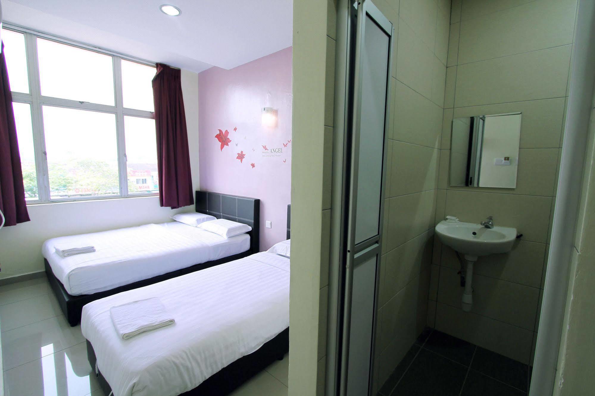Max Inn Hotel ปาริตราจา ภายนอก รูปภาพ
