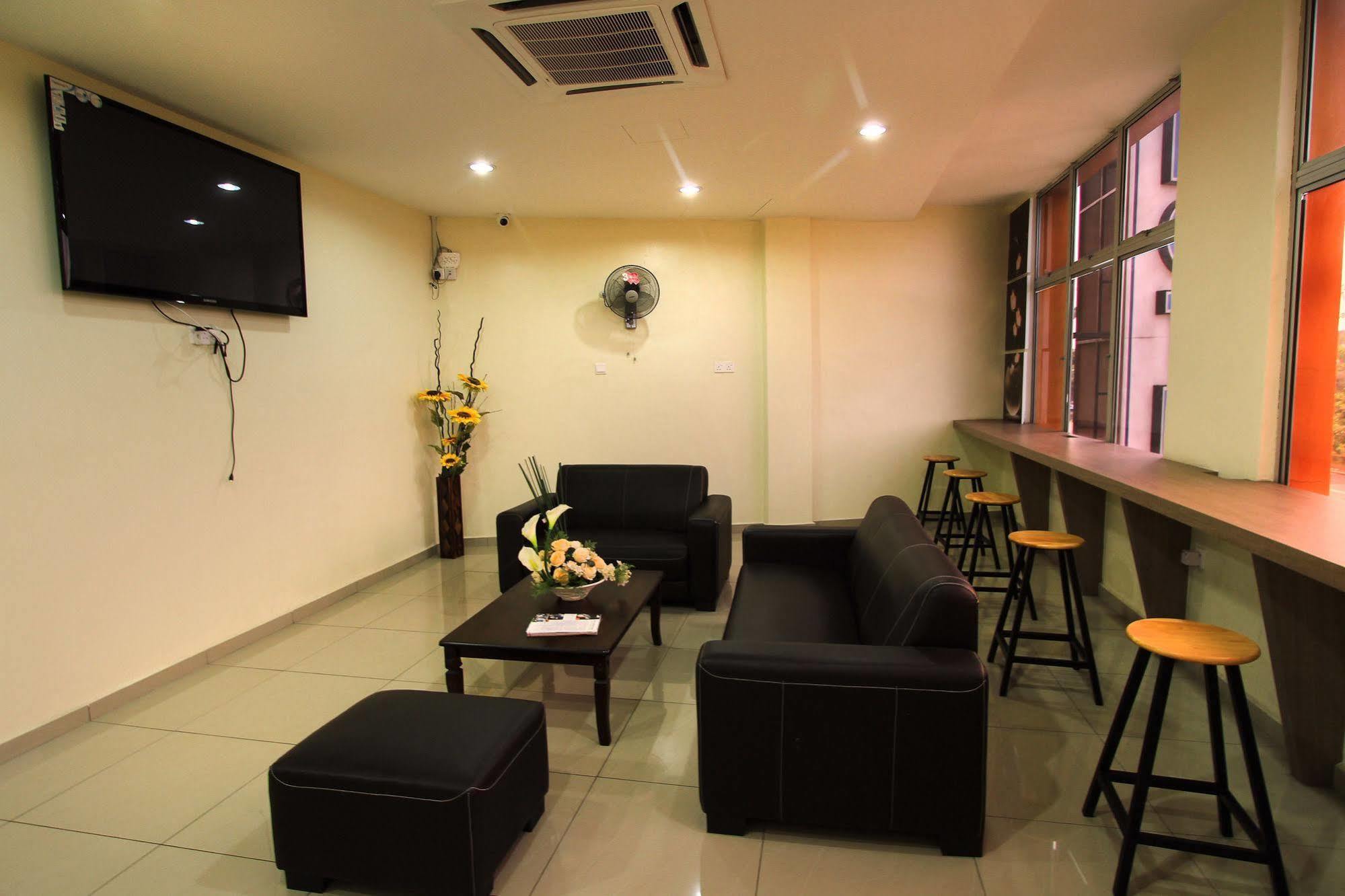 Max Inn Hotel ปาริตราจา ภายนอก รูปภาพ